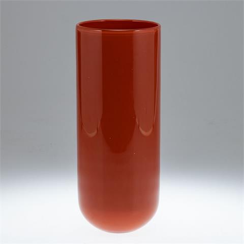 Vase. Farbloses Glas mit rotem Innenüberfang.