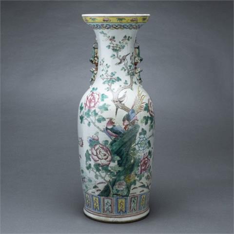Famille rose-Bodenvase, China, Qing-Dynastie, wohl um 1800