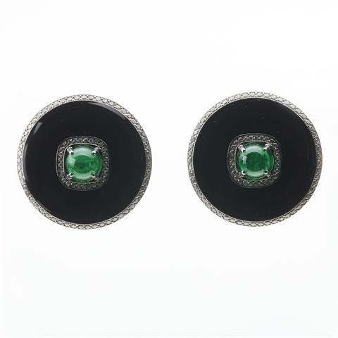 Paar runde Ohrringe mit Smaragden und Emaille