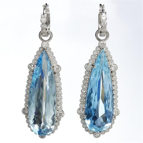 Paar lange Aquamarin-Ohrringe mit Diamanten