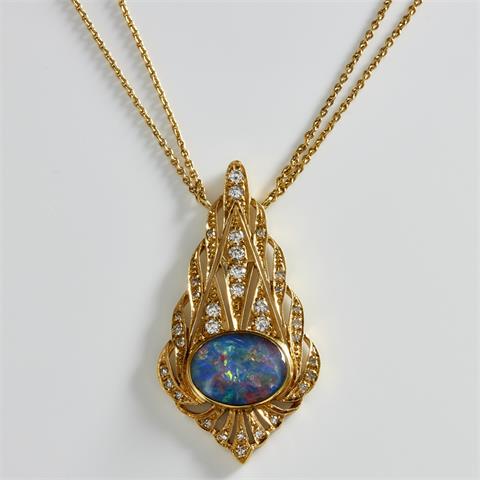 Gelbgold-Collier mit Diamanten und Opal