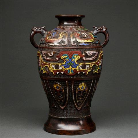 Archaisierende Champlevé Vase, Japan, 20. Jahrhundert