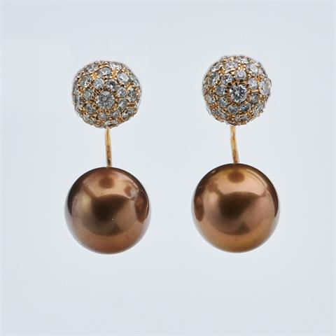 Paar interessante Perlen-Ohrringe mit Brillant-Kugel