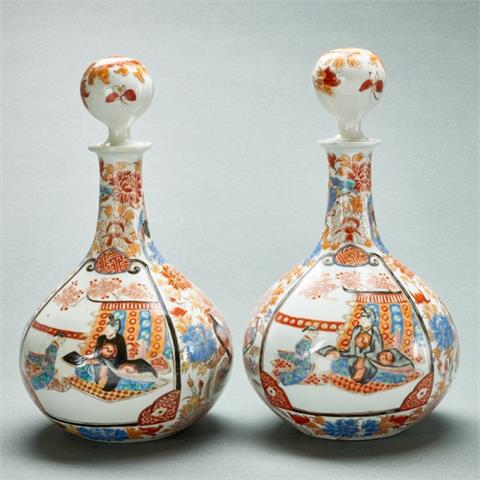 Zwei Porzellanflaschen, Japan, 19. / 20. Jahrhundert