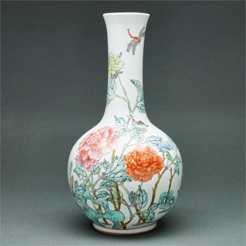 Famille rose Flaschenvase, China, wohl Qing-Dynastie um 1900