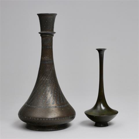 Zwei Flaschenvasen, Japan und Persien, 19. Jahrhundert