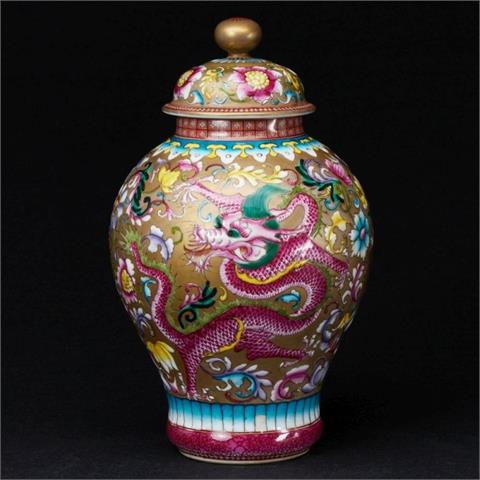 Deckelvase, China, Qing Dynastie, 19. Jahrhundert