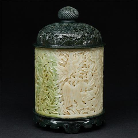 Dreiteiliges Jade Rauchgefäß, China, Qing Dynastie, Anfang 20. Jahrhundert