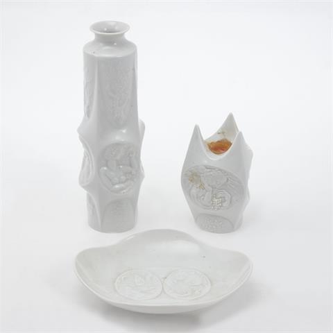 3 Teile mit unterschiedliche Medaillons: Schale, Leuchter, Vase. Meissen 1980.