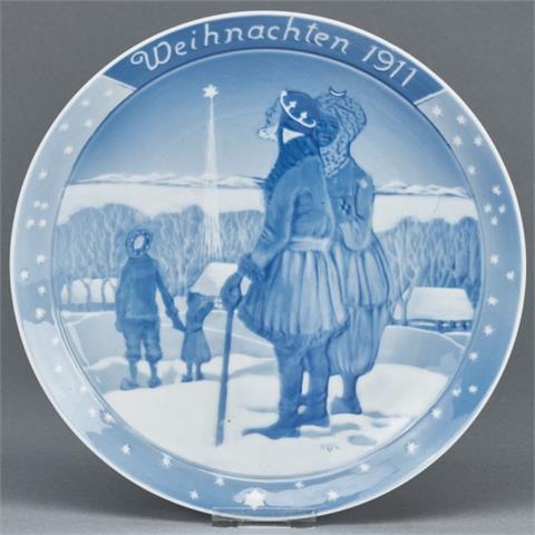 Weihnachtsteller 1911 - Die Heiligen Drei Könige in tiefverschneiter Dorflandschaft mit Sternenhimmel. Philipp Rosenthal, Kunstabteilung Selb 1911.