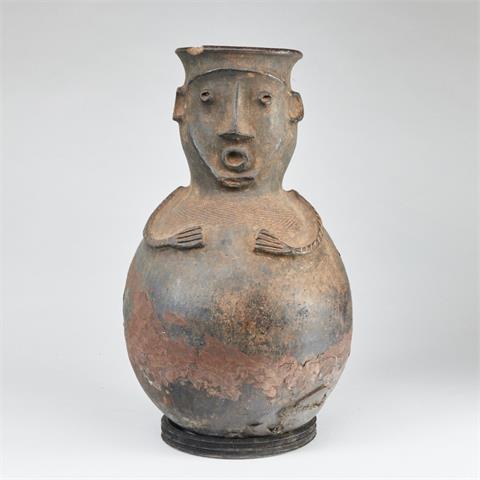 Afrikanische figürliche Vase