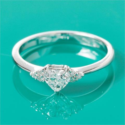 Verlobungsring mit herzförmigem Diamanten