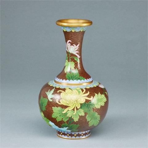Cloisonné Vase mit Blüten