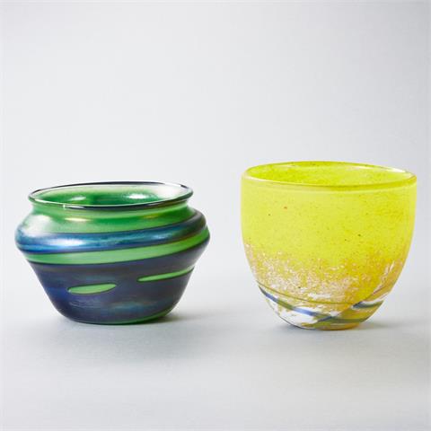2 unterschiedliche Vasen. Glashütte Eisch, Frauenau 1989 und Irland.