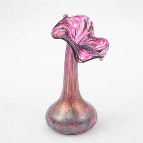 Vase mit aufgestelltem Rand
