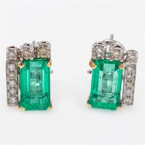 Paar rechteckige Smaragd-Diamant-Ohrstecker