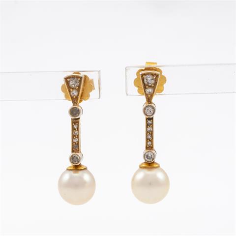 Paar Ohrringe mit Perlen