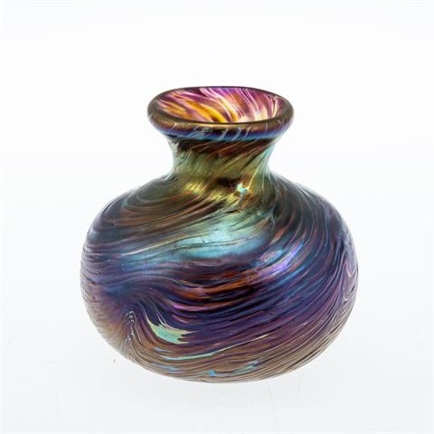 Kleine Vase. Irisierende Oberfläche.