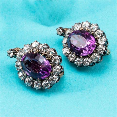 Paar dekorative Amethyst-Ohrringe in Diamant-Entourage