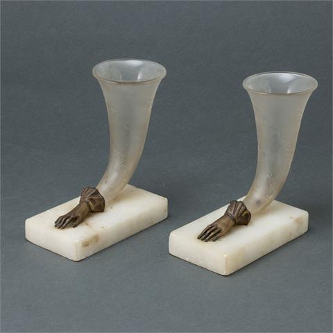 Paar Vasen-Beisteller in Form von Füllhörnern, Ende 19. Jahrhundert