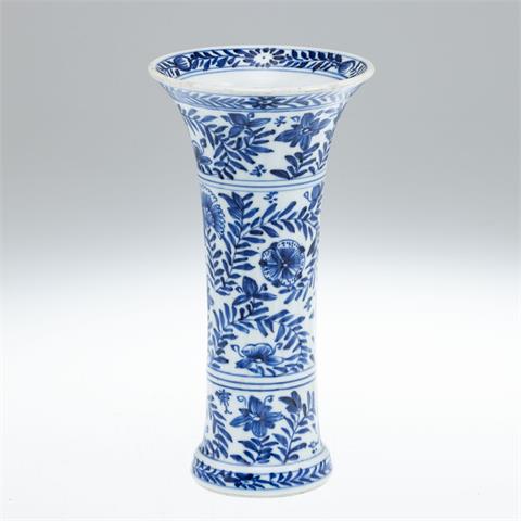 Vase in Gu-Form, China oder Frankreich, 19. Jahrhundert.