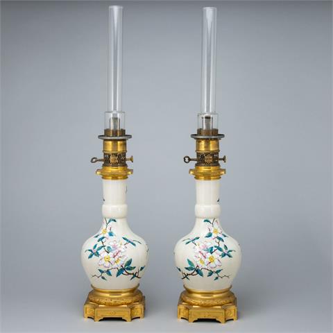 Paar Petroliumlampen mit Bronzefuß. Edouard und Francois Gagneau, Paris um 1870.